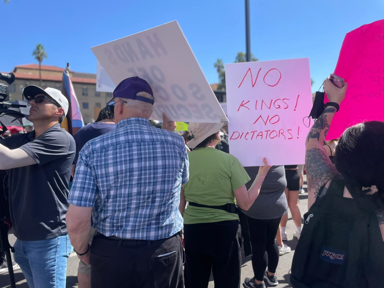 'No Kings' busca 
<b>contrarrestar el desfile militar al que acude este sábado el presidente Donald Trump</b>, en conmemoración al 250 aniversario del Ejército.