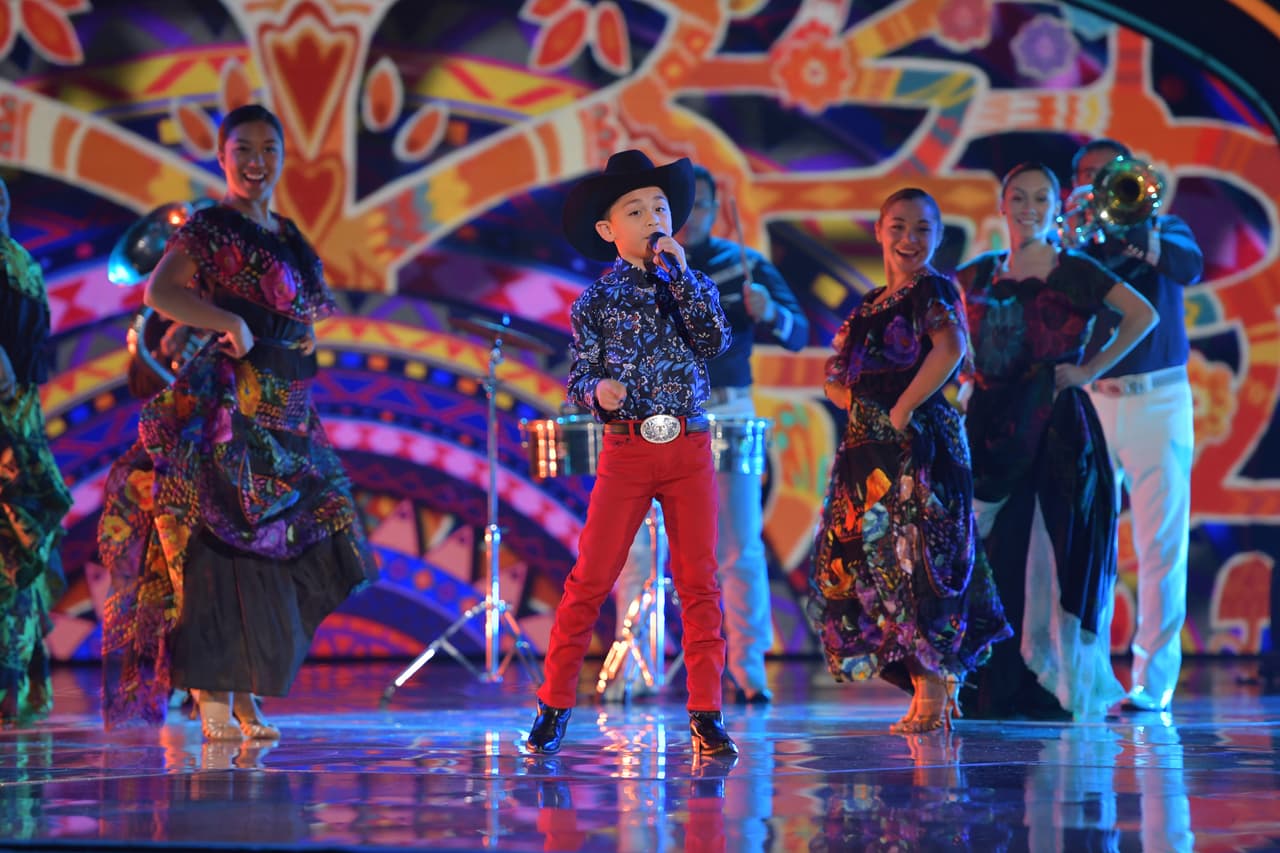 El pequeño nos interpretó 'Alegre y enamorado'.