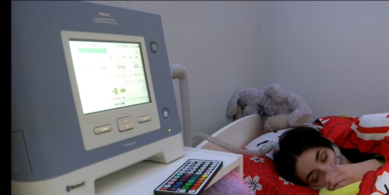 Aunado a esas dificultades, la llegada de la pandemia del 
<a href="https://www.univision.com/temas/coronavirus">coronavirus </a>provocó un nuevo miedo debido a la fragilidad de sus pulmones. Por eso, Carhen 
<b>ha tenido que estar dentro de su pequeño departamento desde hace 18 meses. </b>
<br>