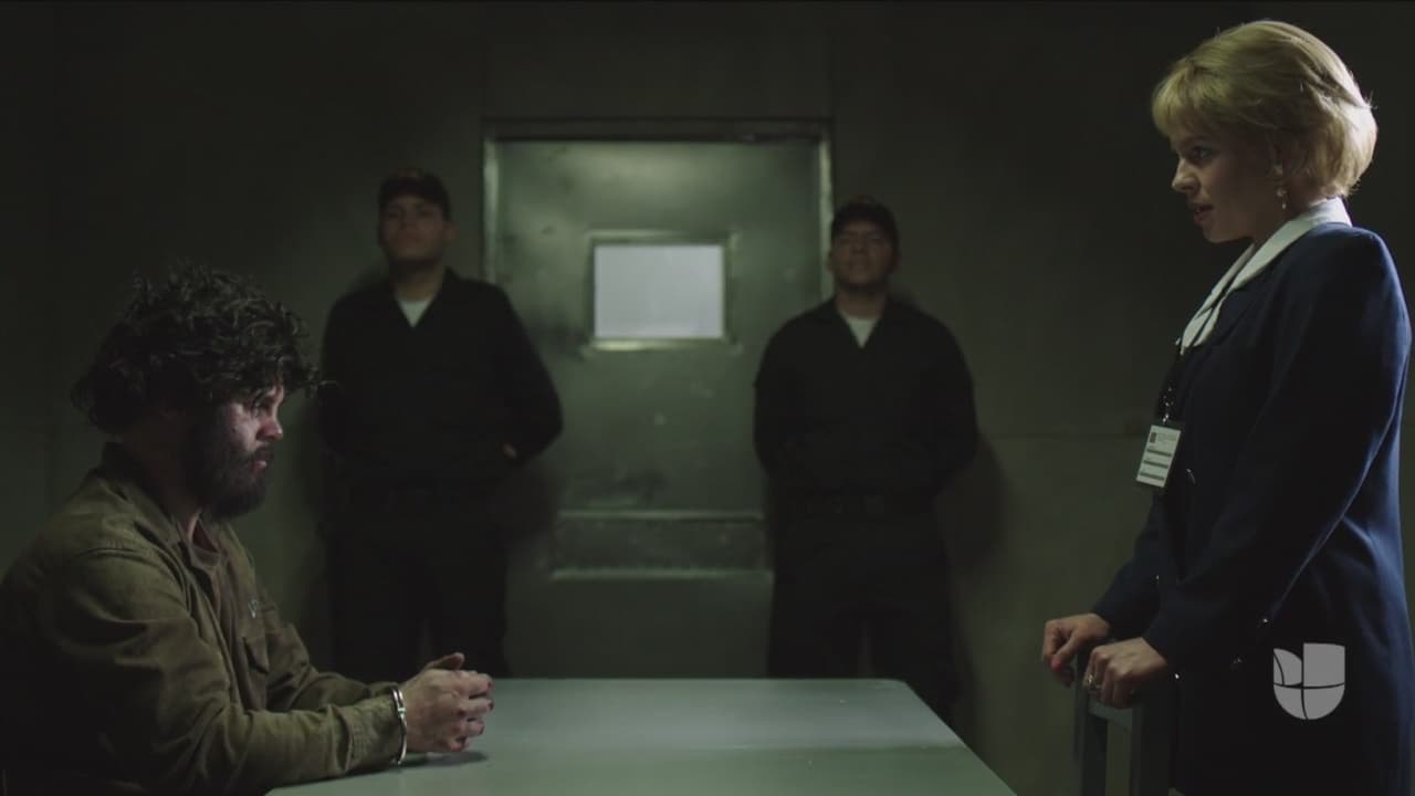 Siempre hemos estado acostumbrados a ver a
<b>Mariana</b> con una imagen mucho más fresca y juvenil, pero en esta ocasión lució el cabello corto y rubio, esto junto a un atuendo que la hacía verse de mayor edad y con mayor presencia para hacerle ver su suerte al mafioso más temido de todos.