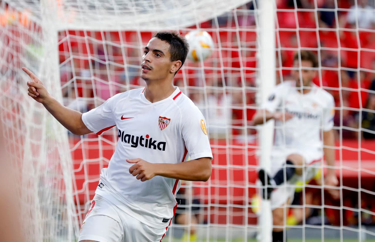 Para el segundo tiempo, a minuto 4, surgió a figura goleadora del francés Wissam Ben Yedder, que remató casi a placer al frente del arco de Ochoa tras un pase de Guilherme Arana.