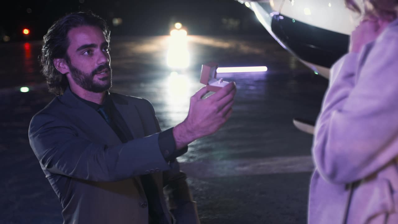 Como todo un príncipe azul, Alejandro se arrodilló para pedirle matrimonio a Leonora.