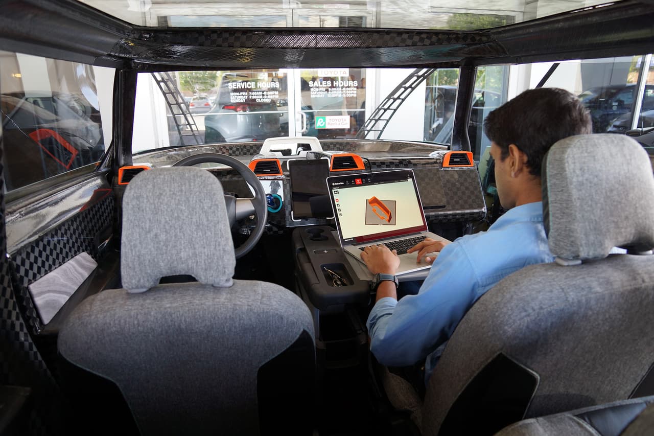 Toyota dio forma a uBox de la mano de estudiantes graduados del Centro Internacional para la Investigación del Automóvil de la Universidad Clemson, un claustro académico de Carolina del Sur