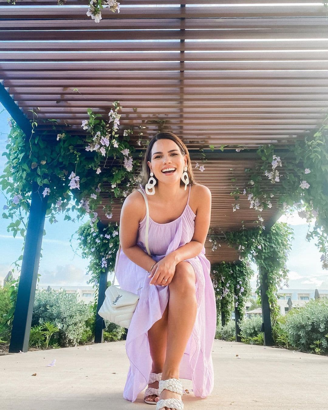 La bella Karina cautivó con sus fotos a sus casi 400 mil seguidores y en todo momento le dio el crédito a su esposo.