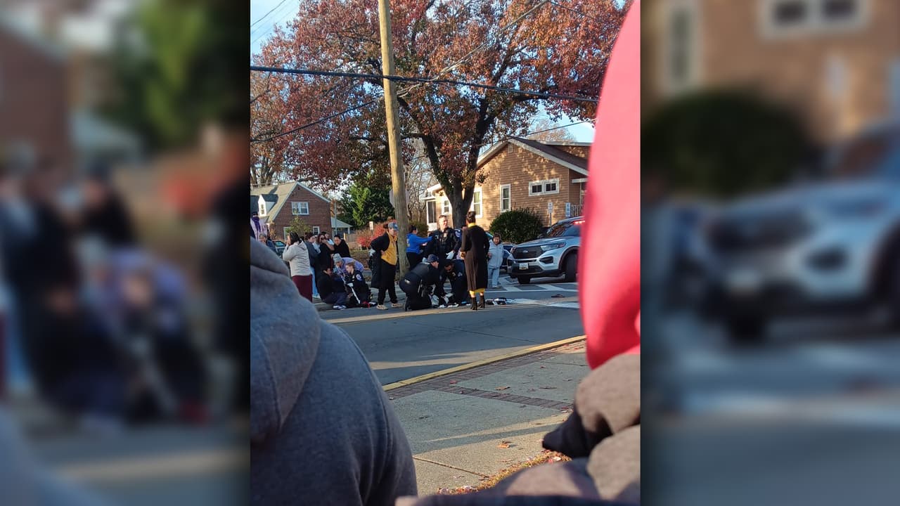 La investigación, mientras tanto, no ha determinado si la conductora se detuvo por completo mientras avanzaba por la intersección, en el hecho que llevó el
<a href="https://www.univision.com/local/washington-dc-wfdc/riverdale-park-ninos-atropellados-maryland-shalom-mbah-sky-sosa">luto a dos familias</a>.
<br>