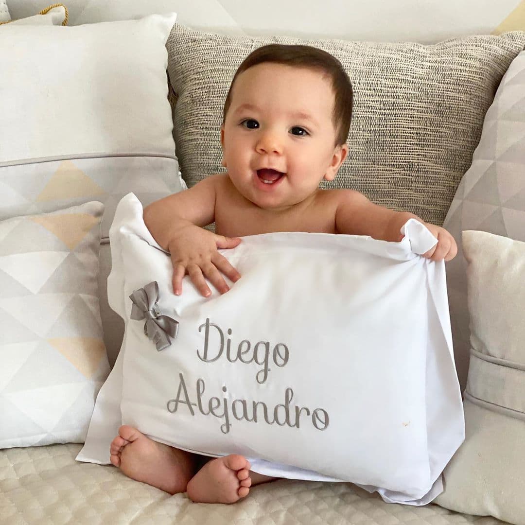 Diego cada día se pone más bello. Verlo crecer sano y fuerte es el mejor regalo para sus padres.