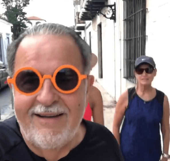 El conductor de El Gordo y La Flaca se encuentra festejando que cumple un año más junto a su esposa. En esta fecha especial, ambos se encuentran en República Dominicana, donde se transmitió el show.