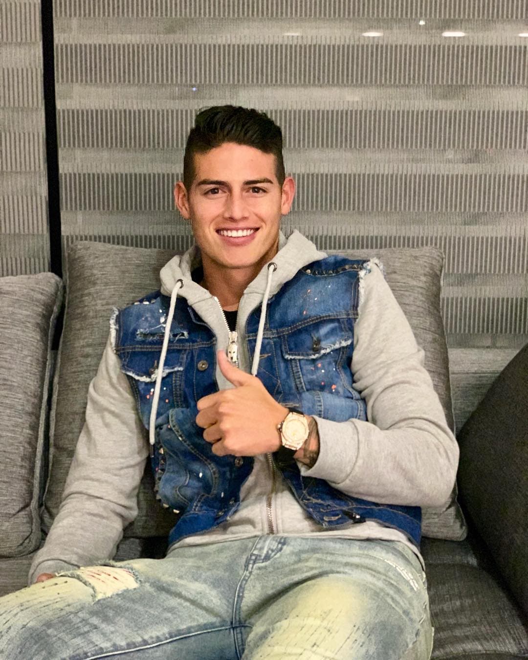 James Rodríguez y Shannon de Lima han sido muy cuidadosos con su relación, evitando, incluso, publicar imágenes juntos en las redes sociales. Pero la venezolana, que
<b><a href="https://www.univision.com/entretenimiento/dos-apartamentos-y-360-000-dolares-le-cuesta-a-marc-anthony-divorciarse-de-shannon-de-lima">se divorció de Marc Anthony en febrero de 2017</a></b>, sí está al tanto de lo que publica su novio.