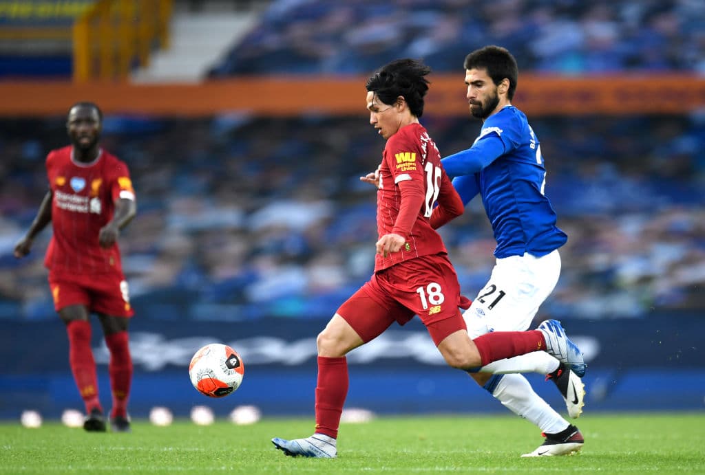 Buen partido de Minamino pese a solo jugar 45 minutos del Derbi de Merseyside.