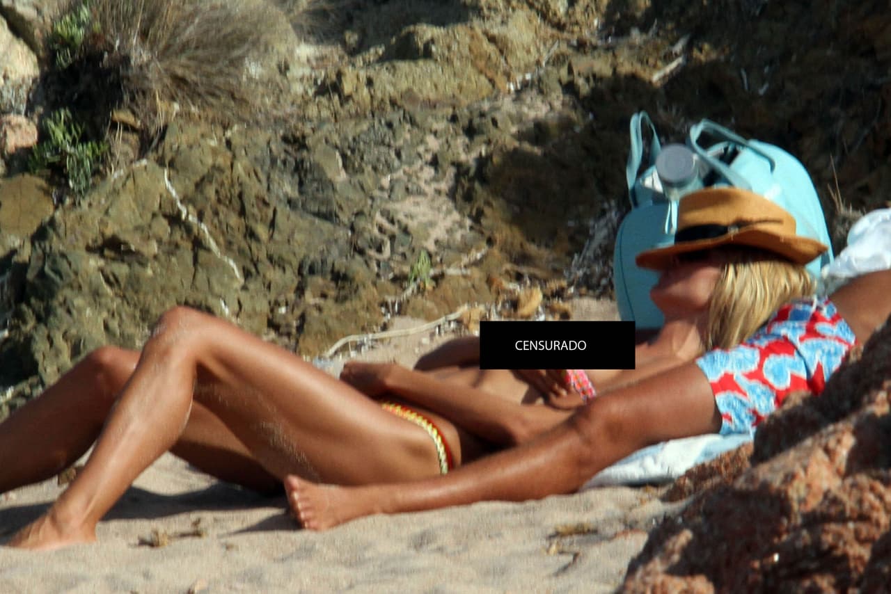 Klum está más sexy que nunca y la verdad es que se puede dar el lujo de posar de esta manera.