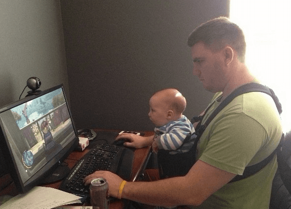 Los videojuegos son lo más importante! (Checa la cara sorprendida del bebé).