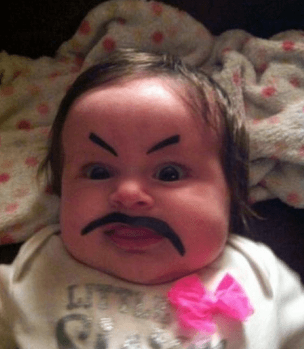 ¡Vamos a ponerte un bigote como el de tu papá!