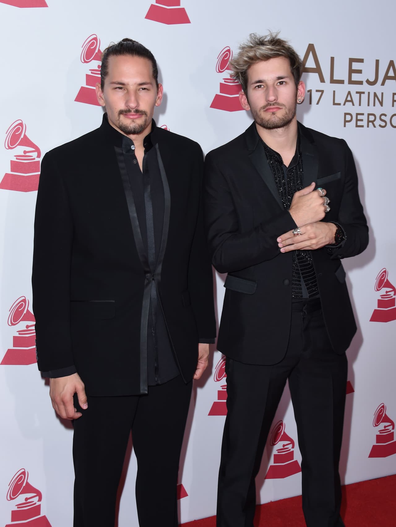 Recientemente decidieron lanzarse a la fama como cantantes y sacar su propio disco titulado:
<b>'Arte'</b>.