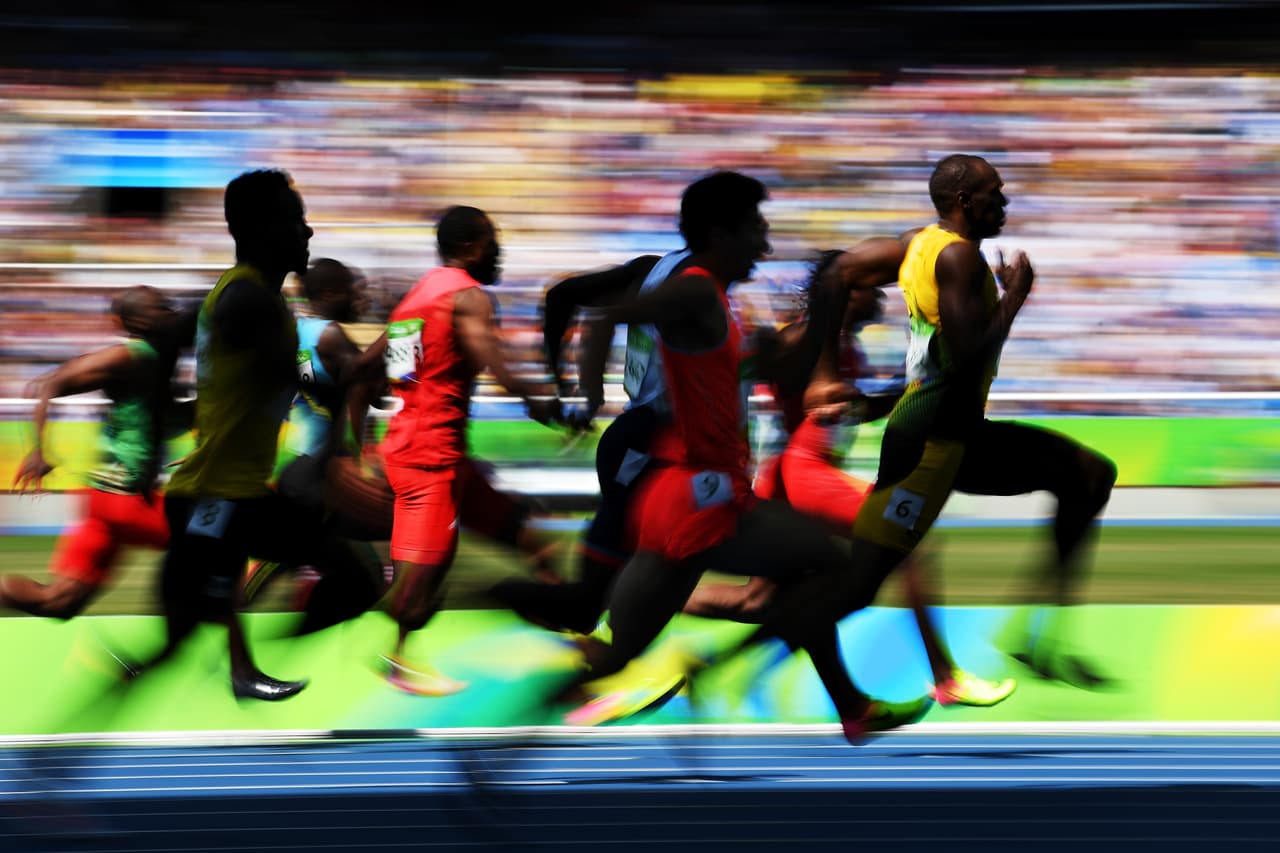 El resto de los corredores llegaron a la meta inclinándose para tomar ventaja. 
<br>
<br>