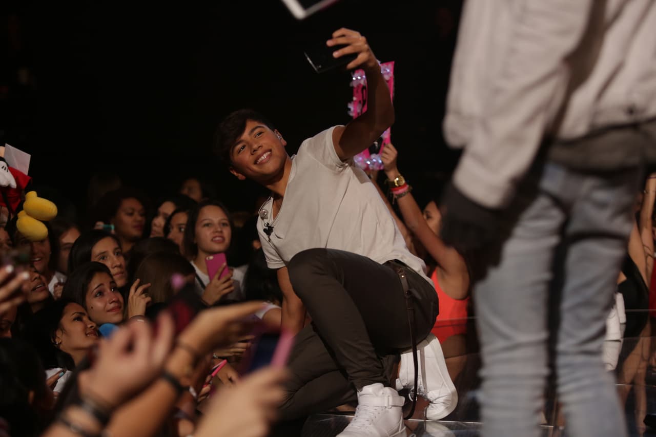 Una noche donde se le hizo honor al Latin GRAMMY, hubo sorpresas y la eliminación de un chico más. Esta noche le dijimos adiós a Sebastián y los jueces, además de no tener paciencia, fueron difíciles de complacer.