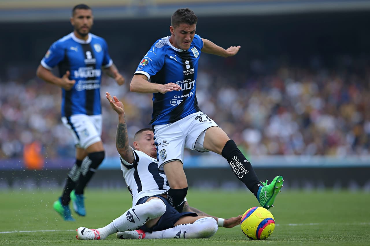 Es así que Hiram Mier se convierte en el primer refuerzo de las Chivas para la siguiente temporada. El defensa proviene de los Gallos Blancos
<b> </b>del Querétaro,
<b> </b>con la idea de reforzar la zaga rojiblanca.