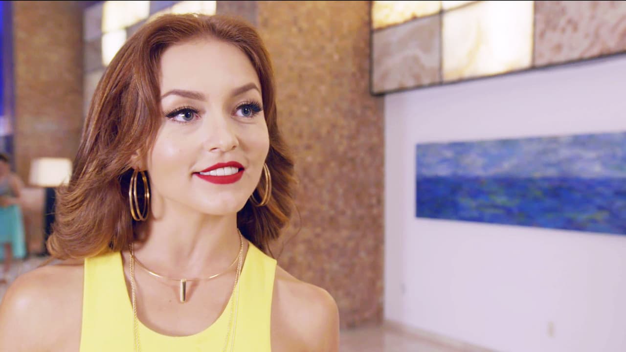 Ana Leticia es la más bella y malvada de las trillizas.