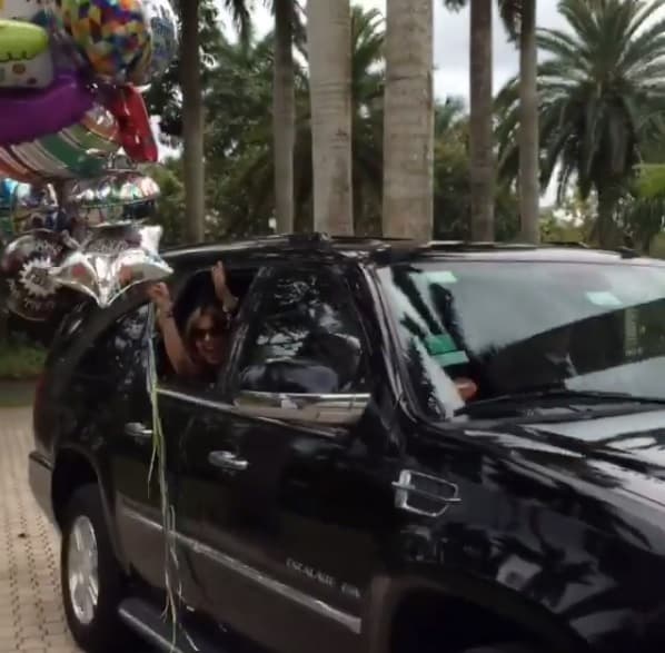 Así llegó a la casa de Lili, de sorpresa, para celebrar juntas su cumpleaños.