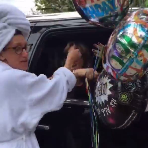 Lili de verdad que no se la esperaba pues Thalía la agarró en pleno arreglo.