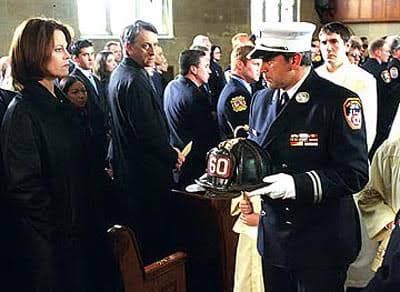 'The Guys' (2002) fue una de las primeras cintas en tocar el tema. Protagonizada por Anthony LaPaglia y Sigourney Weaver, trata sobre cómo una psicoanalista ayuda a un jefe de bomberos a tratar la depresión, antes de un homenaje a los caídos.
