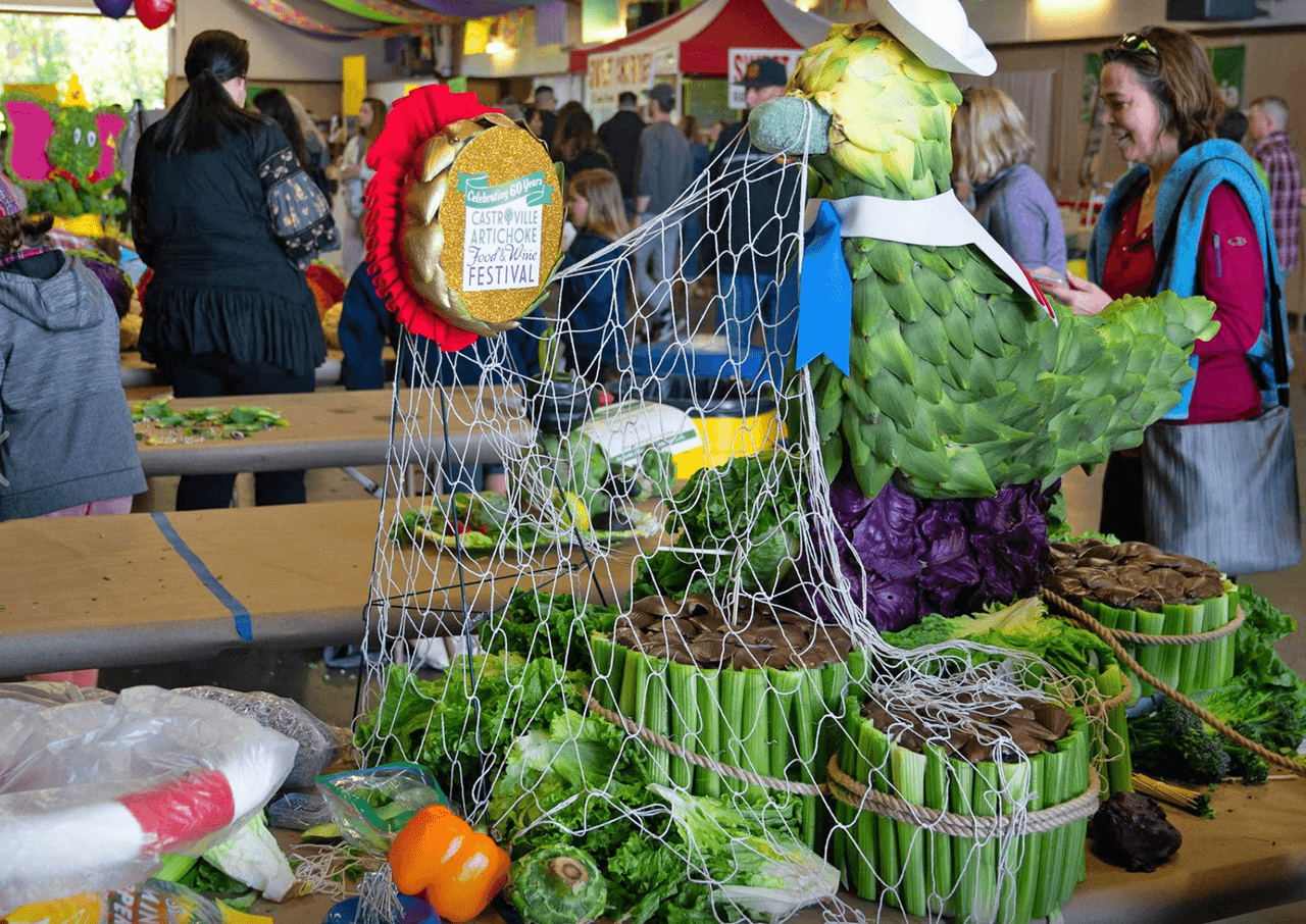 Desde 1959, 
<b>anualmente se celebra el <a href="https://www.seemonterey.com/events/food-wine/artichoke-festival/" target="_blank">Festival de Alcachofas de Castroville</a>, que este año tendrá lugar el próximo 30 y 31 de mayo en Monterey</b>. Durante su última versión, la feria contabilizó 20 mil visitantes.