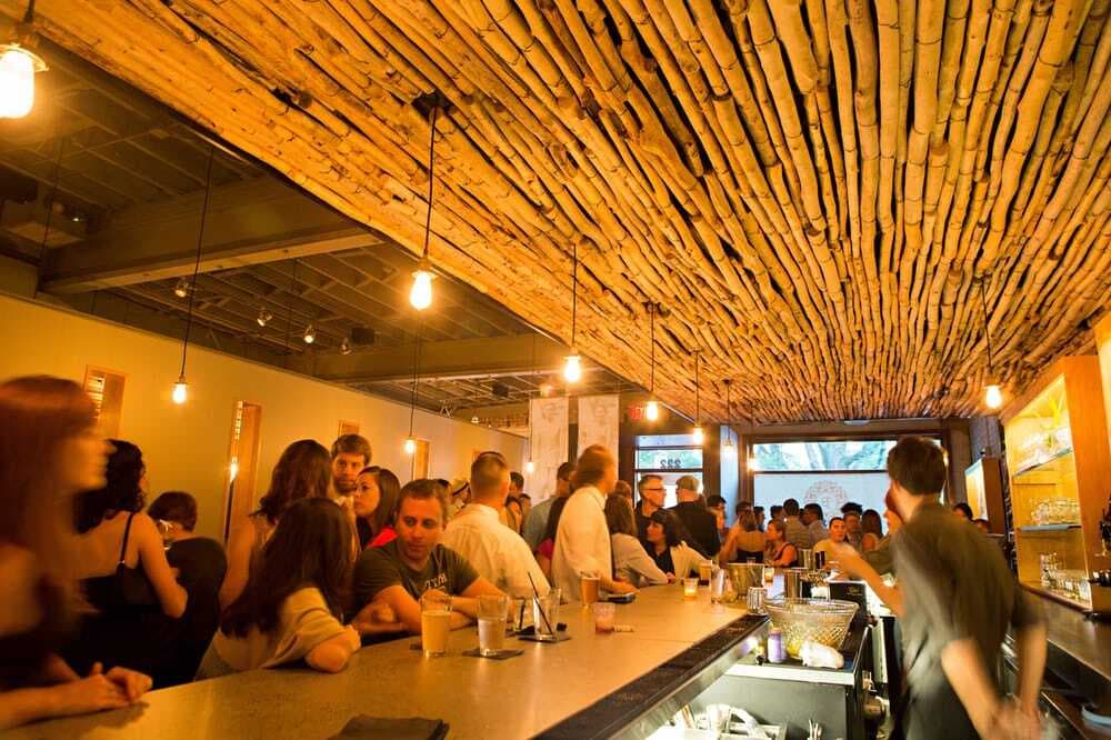 1. Si quieres impresionar y disfrutar de buena comida al mismo tiempo, podrían darse una vuelta por los 
<b><a href="https://www.univision.com/local/north-carolina-wuvc/restaurantes-mas-populares-para-visitar-en-raleigh-durante-san-valentin-2023-fotos">restaurantes más populares de Raleigh durante San Valentín</a></b> este año.