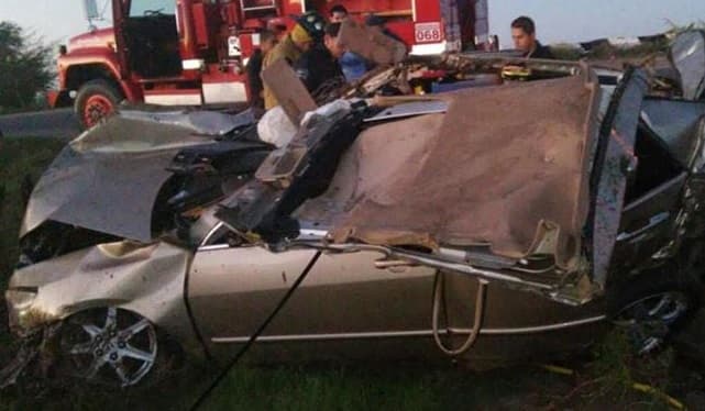 Medios locales como 'El Debate', reportaron que durante la madrugada de ese día, cuatro jóvenes circulaban a exceso de velocidad por la carretera Angostura-La Reforma, en el estado de Sinaloa.