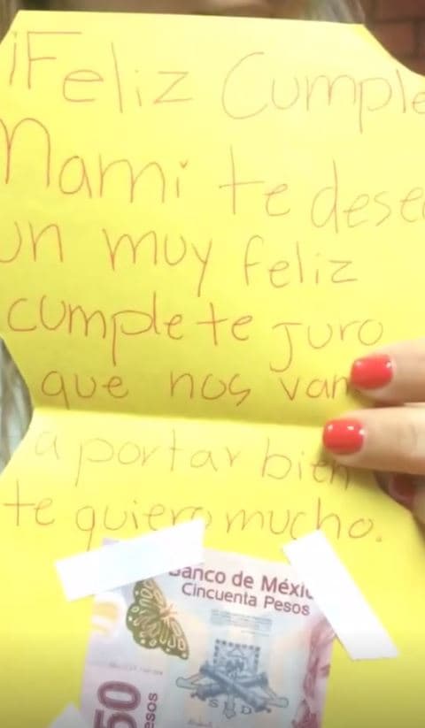 La carta decía: “Feliz cumple mami,
<b> te deseo un muy buen cumple, </b>te juro que nos vamos a portar bien. Te quiero mucho". Además, la tarjeta estaba acompañada con un billete de 50 pesos (poco más de 2 dólares).