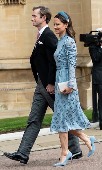 La llegada de Pippa Middleton, que tuvo 
<a href="https://www.univision.com/entretenimiento/pippa-middleton-la-hermana-de-la-duquesa-de-cambridge-que-todos-adoramos-fotos">una relación</a> sentimental con Thomas Kingston en el pasado, causó furor antes de la boda. Arribó acompañada de su esposo James Matthews.