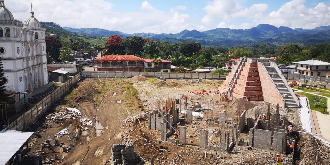 Across from the El Paraiso town hall, a new park is being built wiht miunicpal funds, complete with a replica of a Mayan temple. The town in close to the famous Mayan ruins of Copan, one of the country's main tourist attractions.