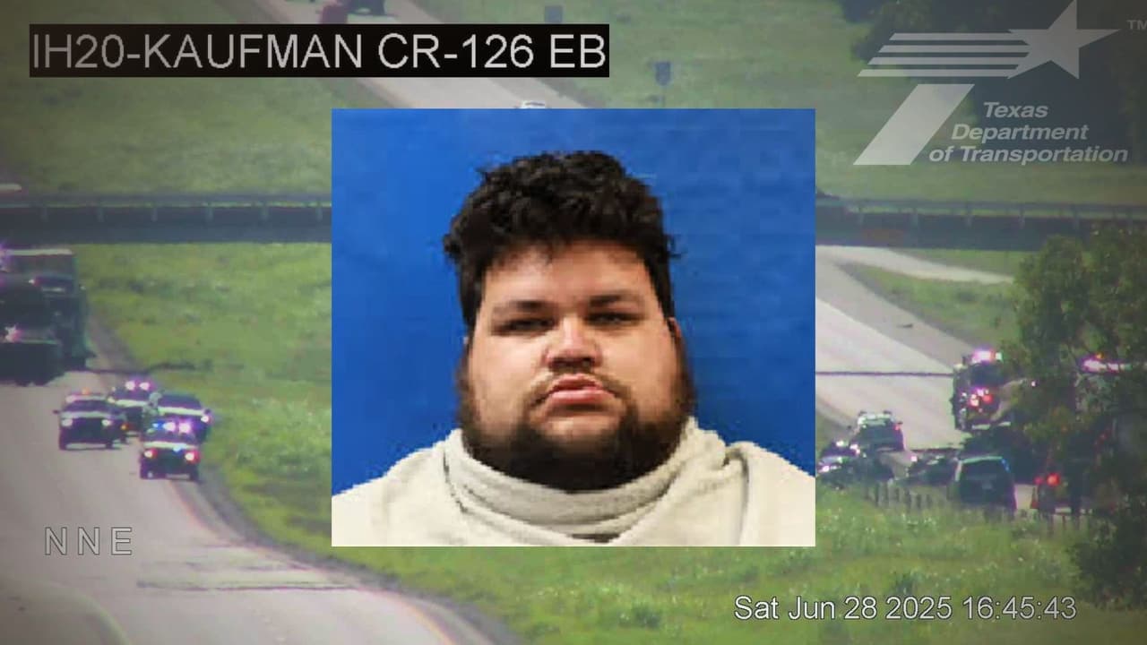 Conductor de tráiler que se quedó dormido y provocó un choque múltiple es arrestado: enfrenta 5 cargos de homicidio