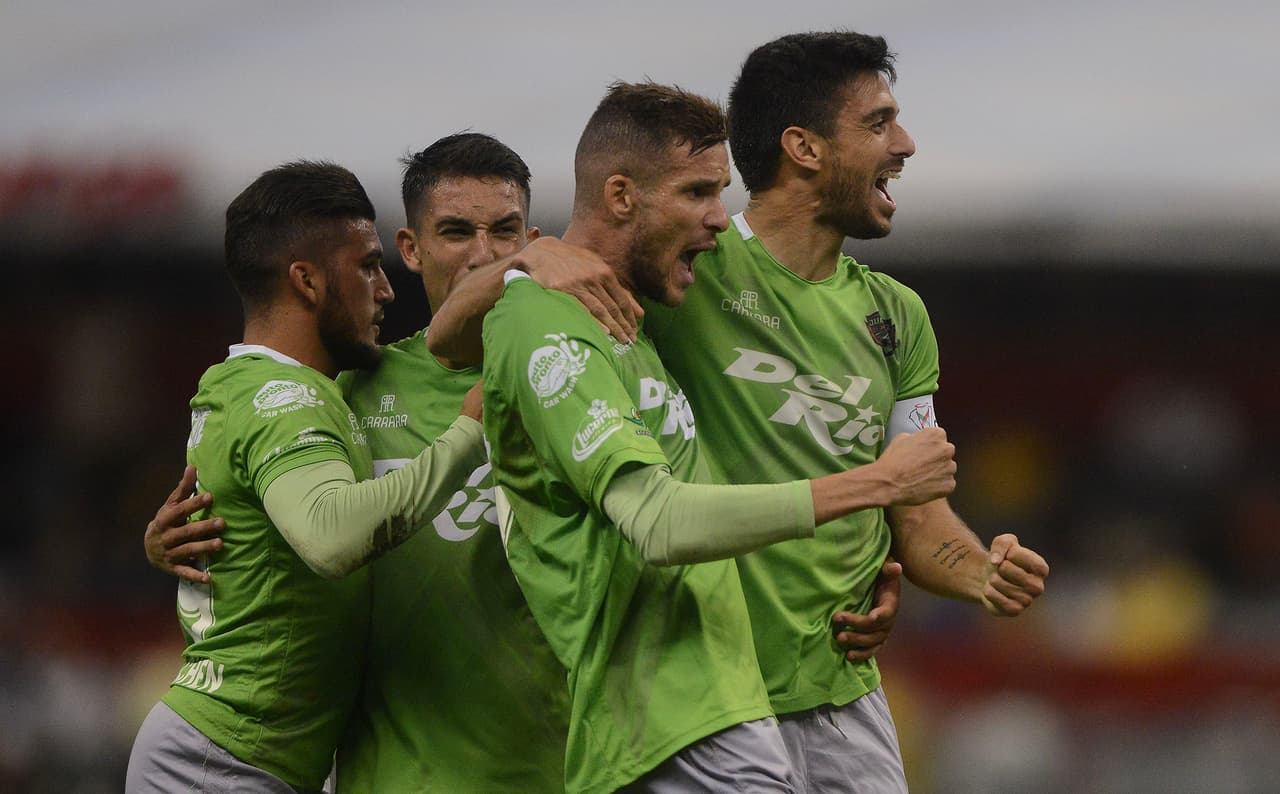 Y a los 84 minutos, cuando el partido expiraba, Leandro Carrijo marcó el 2-2 en medio de un caos en el ´parea del América y una serie de aciertos en ese reducto por los Bravos que lograban la proeza.