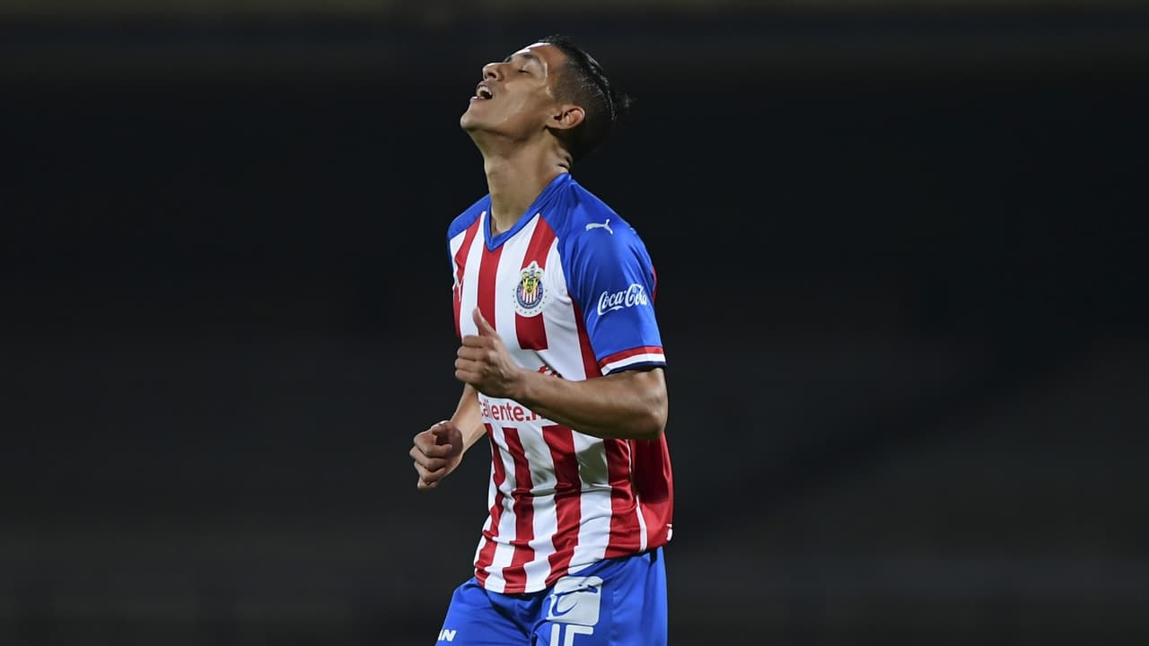 Uriel Antuna confirma positivo por COVID-19 y ser asintomático