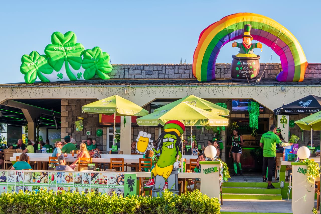 El Día de San Patricio es una celebración de Irlanda o más conocida como la Isla Esmeralda por sus exóticos tréboles en tonalidades verdes.