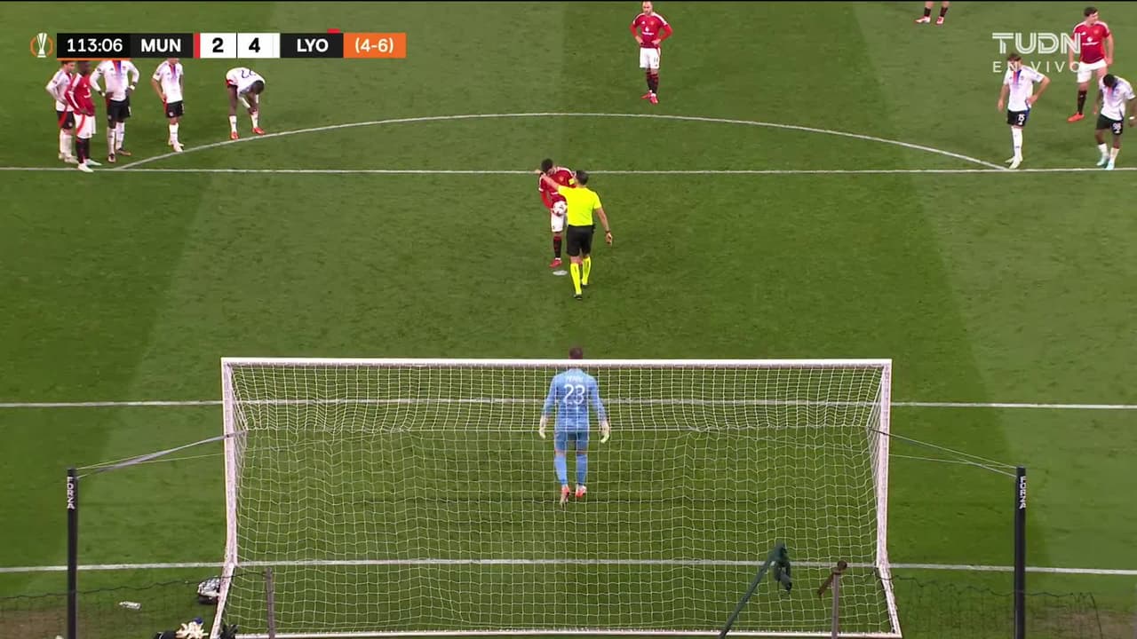 ¡GOL!  anota para Manchester United. Bruno Fernandes