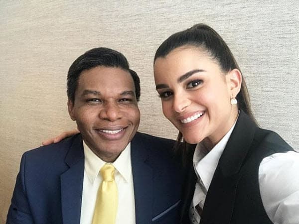 En ese mismo filme tuvo la oportunidad de trabajar con Raymond Pozo, a quien admira: "Qué honor poder estar al lado de esta estrella tan querida por todos @raymondpozoofficial. Mi admiración se triplica al conocer al ser humano que vive dentro de ese comediante excepcional que nos alegra la vida. Gracias por ser como eres y permitirme aprender de usted ¡gran maestro! Dios lo siga bendiciendo".