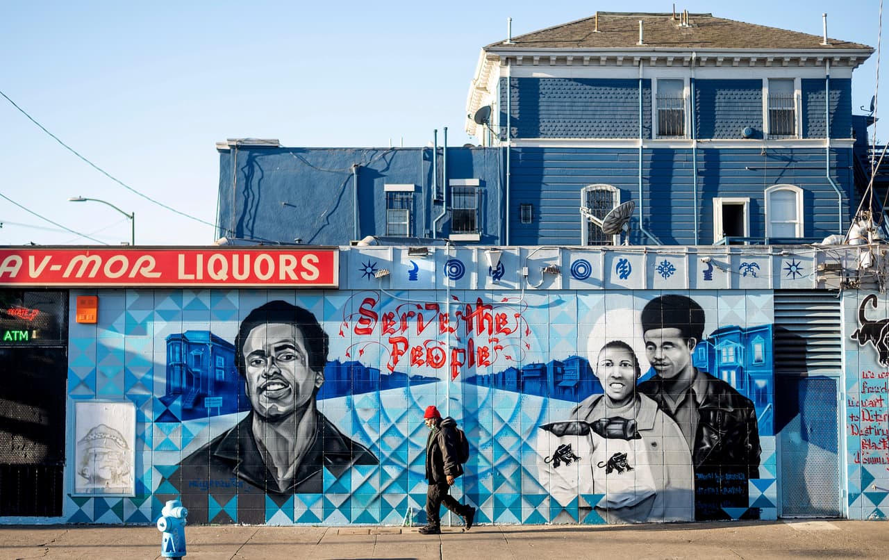 “Los Panteras Negras son una agrupación racista, radical, que promovía el asesinato de policías”, dice un portal que rinde homenaje a los policías caídos cumpliendo su deber, según el cual los Panteras mataron a por lo menos 15 agentes e hirieron a decenas más.
<br>