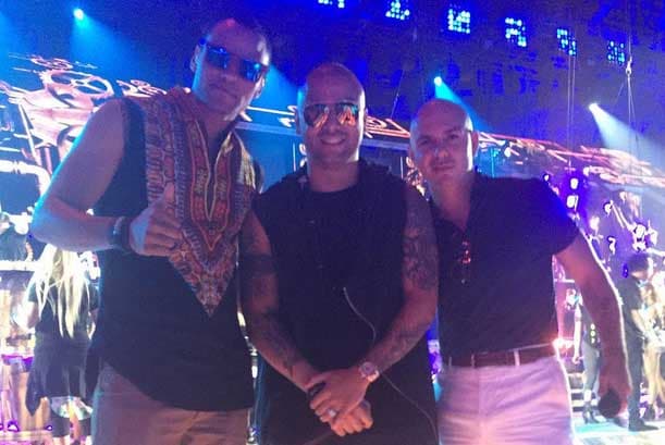 Trío de sexy, estamos casi seguros que están indecisas de escoger con quién se quedan.