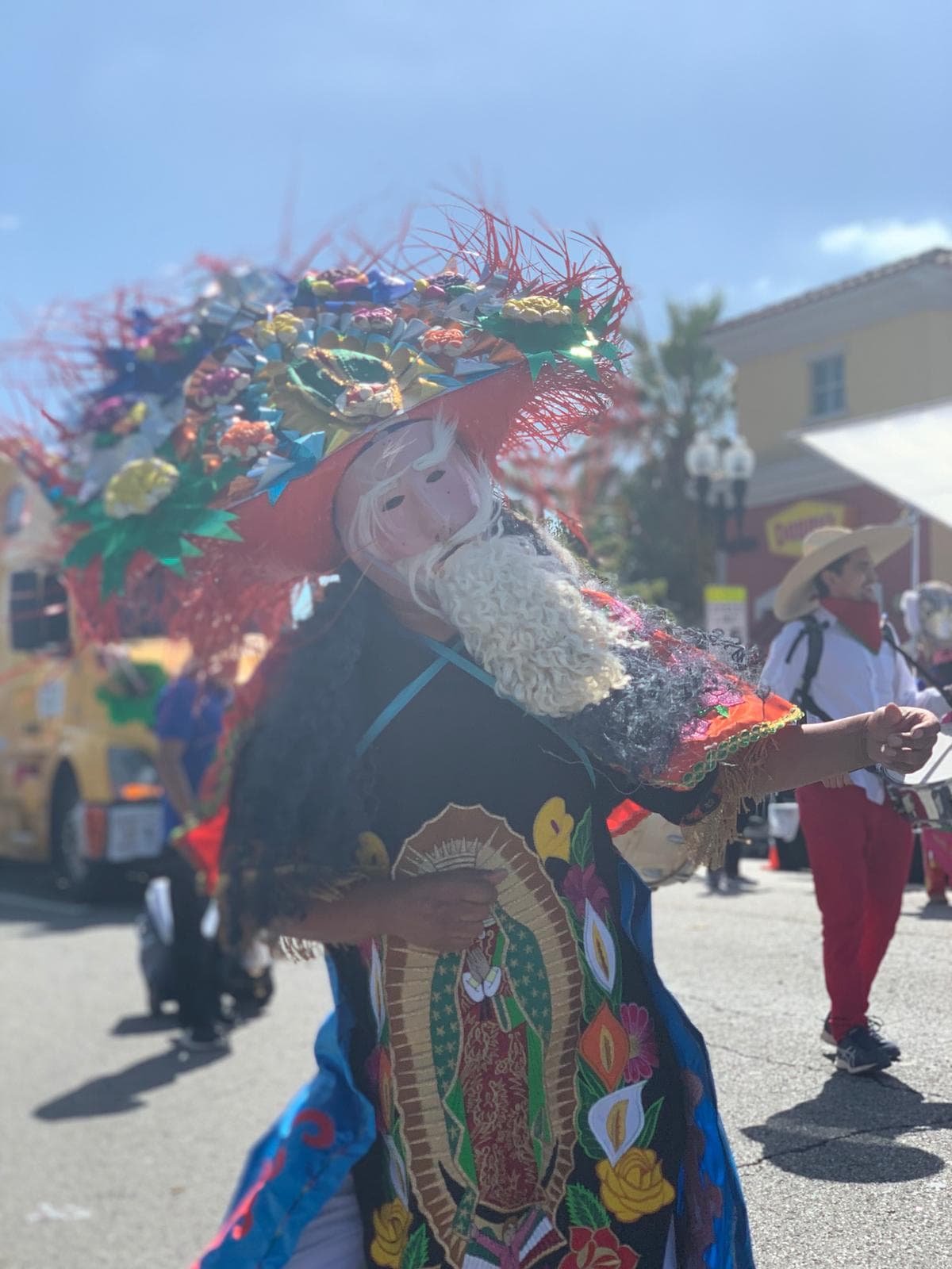 Los danzantes del baile de los viejitos son las versiones de los bailes de los Mixtecos en Cuilapan de Guerrero, Oaxaca.