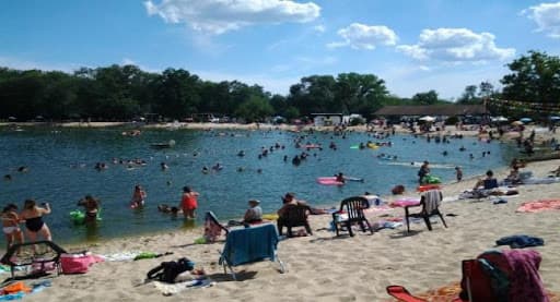 Ubicado en el sur de Nueva Jersey,
<b><a href="http://bellmawrlake.net/" target="_blank">Bellmawr Lake</a></b> ofrece una escapada rápida fuera de la ciudad. Desde voleibol de playa hasta minigolf y herraduras, el lugar los siete días de la semana ofrece no solo un lago completo con un salvavidas, sino también muchas actividades familiares para llenar el día.