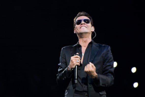 Como los grandes divos, Marc Anthony subió al escenario entre el fervor de miles de fans, con gafas de sol y necesitando solo un movimiento de caderas para enloquecer a un público mayoritariamente latino. 