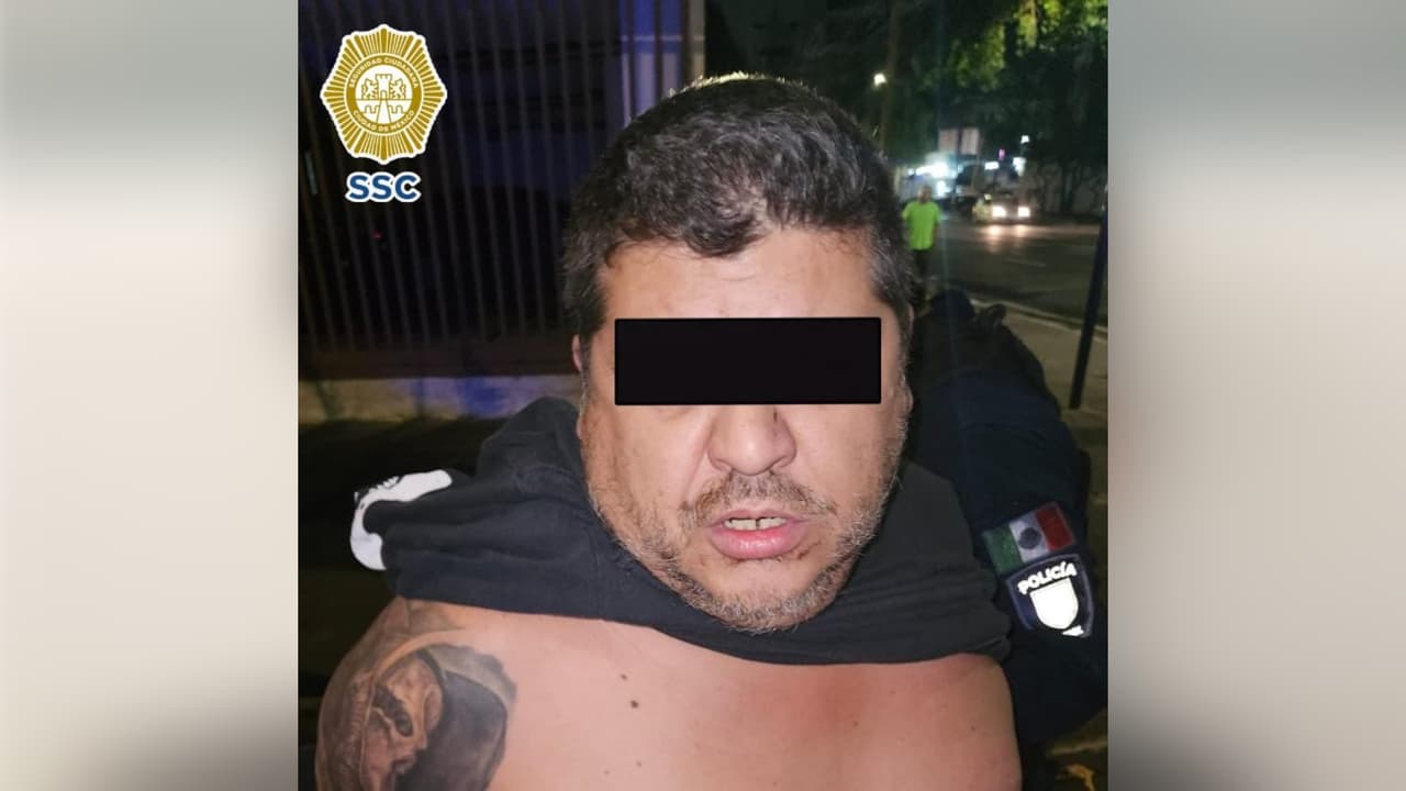 En video: Un hombre golpea brutalmente y arrastra por el piso a una mujer dentro de un edificio de departamentos 