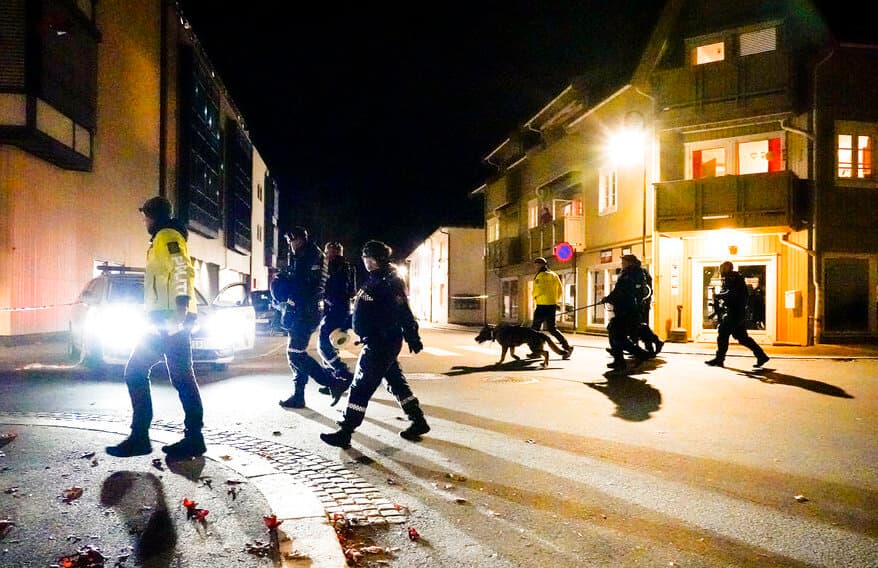 Converso al islam y radicalizado: el atacante que mató a 5 personas en Noruega con arco y flechas