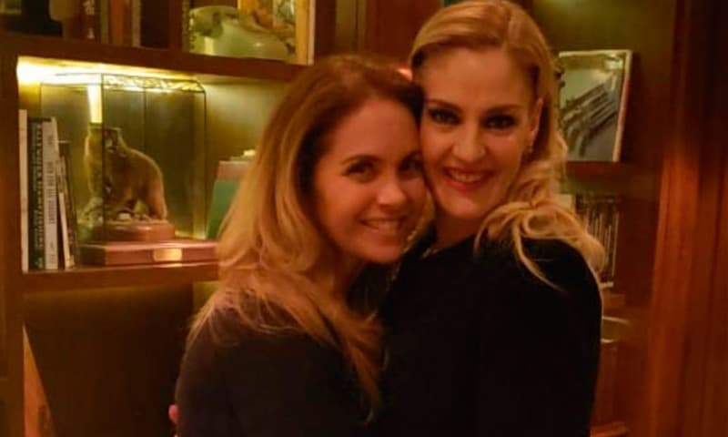 Agregó que siempre se ha llevado bien con sus compañeras de trabajo, a quienes hace sufrir en los melodramas: "Una de mis grandes amigas es 
<b>Lucero</b>, llevo una gran relación con 
<b>Ariadne Díaz, Paty Manterola</b>, 
<b>Maite Perroni, Ana Brenda</b> […] Con 
<b>Thalía</b> igual hicimos 'Marimar' y hasta la fecha somos muy buenas amigas, con 
<b>Yolanda Andrade</b> hicimos 'Sentimientos ajenos' y es de mis mejores amigas, he tenido la fortuna de quedarme con cosas bien bonitas de ellas".
<br>