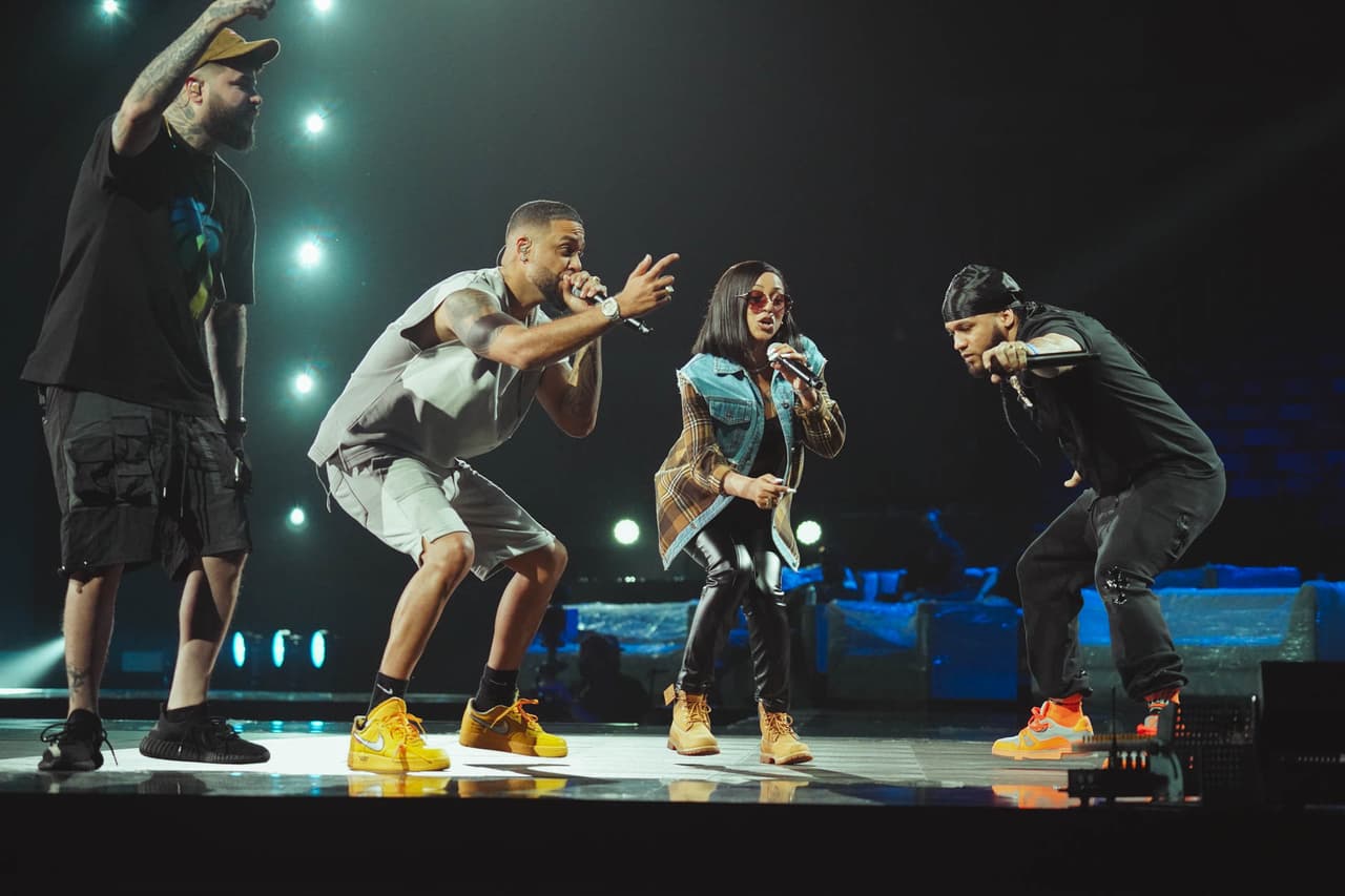 Ese número musical también contará con la participación de La Perversa, quien también estuvo dando todo en los ensayos.