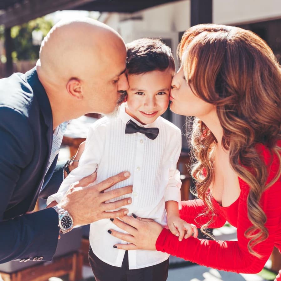 Junto a El Ojitos, conforman una bella familia y los tres son muy unidos.