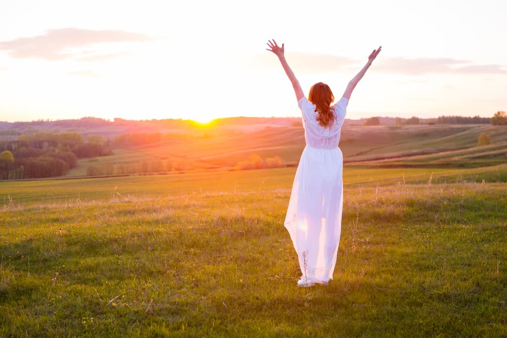 <b>Acuario</b>
<br>¡Con tu pareja del signo Acuario estarás siempre proyectándote al futuro! El libre acuariano es imprevisible y espontáneo, original, creativo y humanitario, lleno de ideas innovadoras y espectaculares, alguien que vive siempre adelantado a su época y te sorprenderá cada día con su fértil imaginación y visión de tiempo, y cuando estén en la intimidad te hará sentir fuera de este mundo.