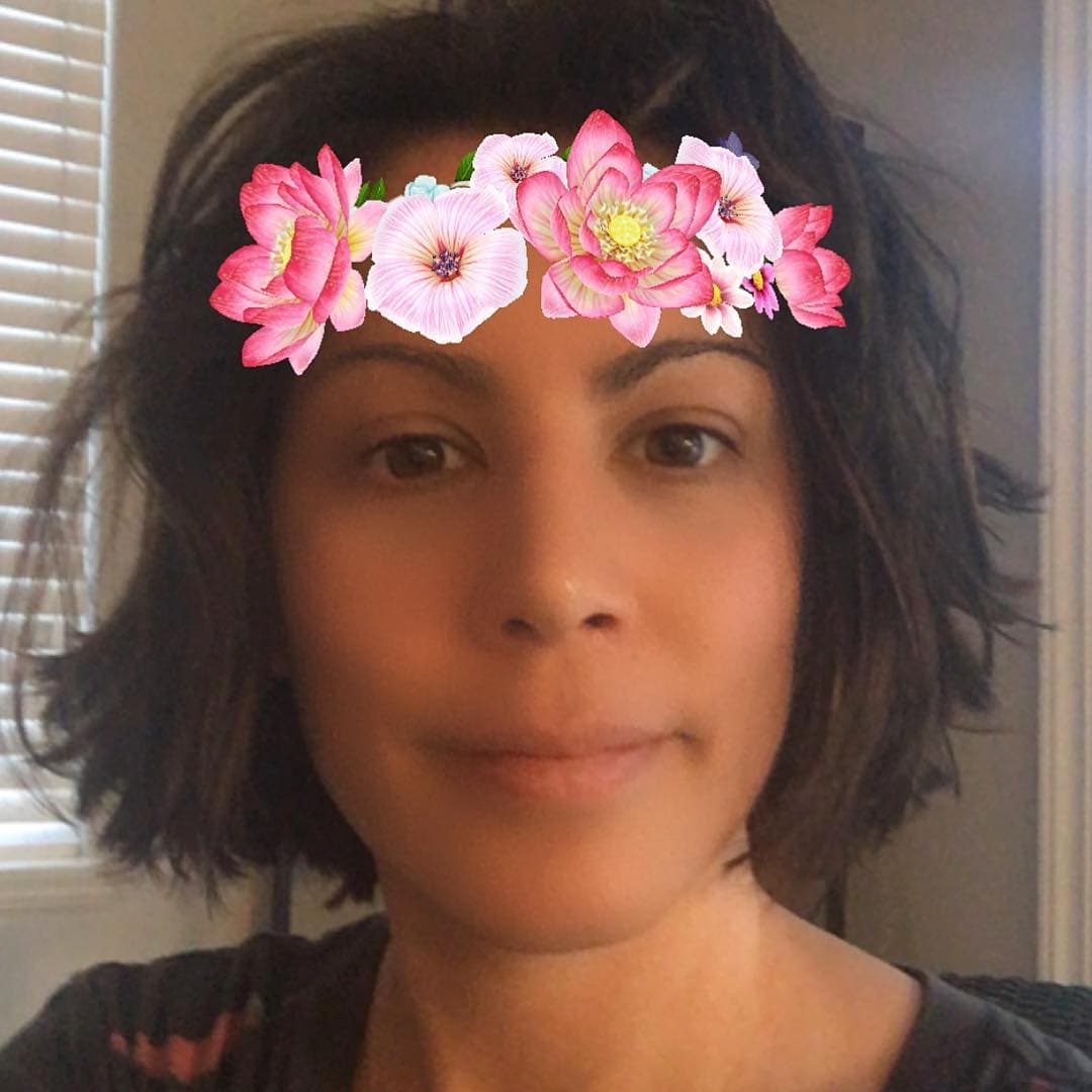 Cuando las autoridades llegaron al lugar de los hechos, vieron a Patricia, de 68 años, ensangrentada con un cuchillo clavado en la espalda.