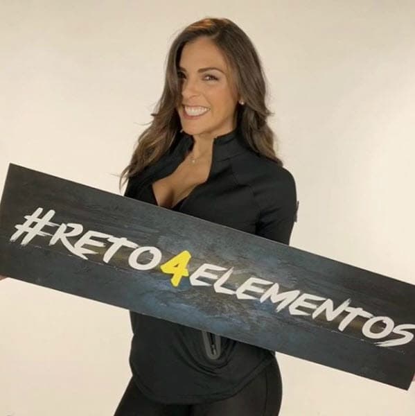 <a href="https://www.univision.com/shows/reto-4-elementos/el-desgarrador-momento-en-el-que-mauricio-garza-y-el-chevo-son-eliminados-de-la-competencia-video">Alejandra</a> se define como una persona alegre, sencilla y única.