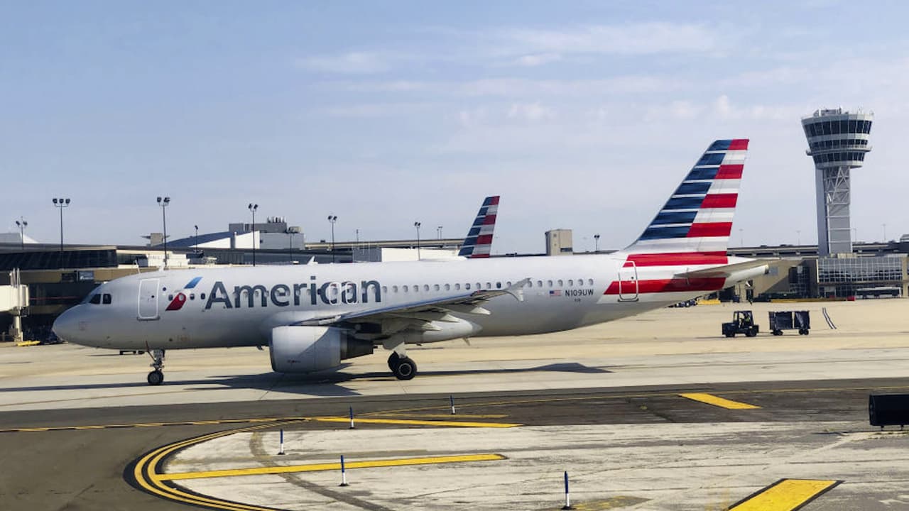 Hombre detenido después de hacer 'declaraciones alarmantes' en vuelo con destino a Filadelfia